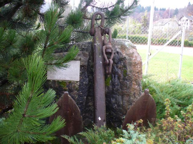 Cerkvi, gasilski dom in gostilne - foto