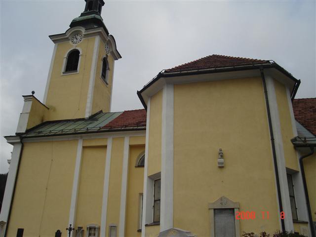 Cerkvi, gasilski dom in gostilne - foto