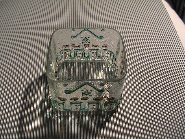 Steklenica od tequile odrezana in zbrušena; pobarvano z barvami za steklo