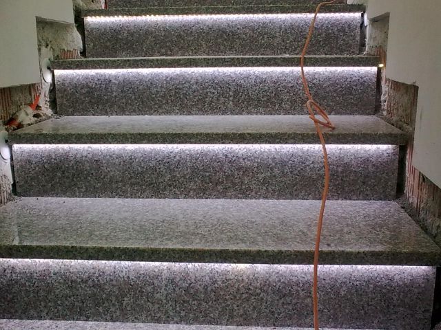 Led luči stopnice - foto