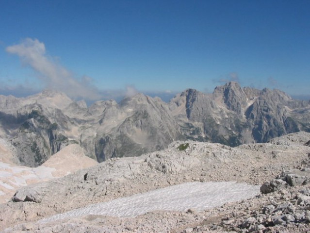 Pogled na susjedne planine na početku uspona