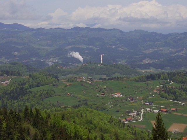 Pogled iz zvonika cerkve na Gori Oljki proti Šoštanju