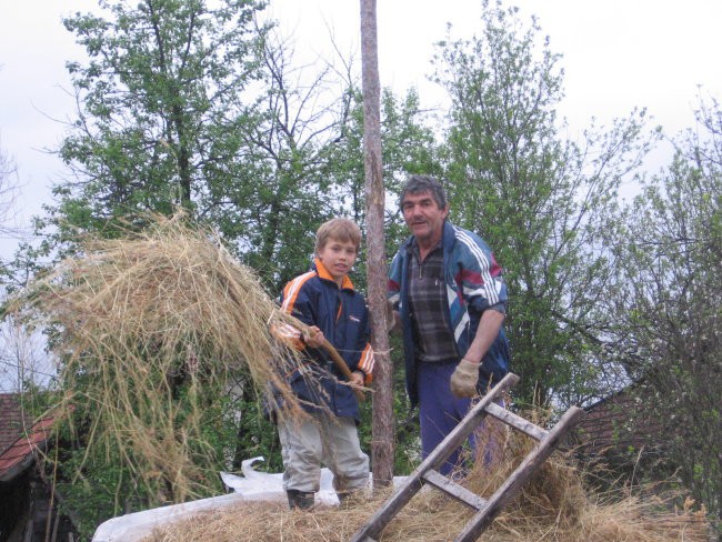 Prvomajske fotke (dopust na kmetiji) pri babi - foto povečava