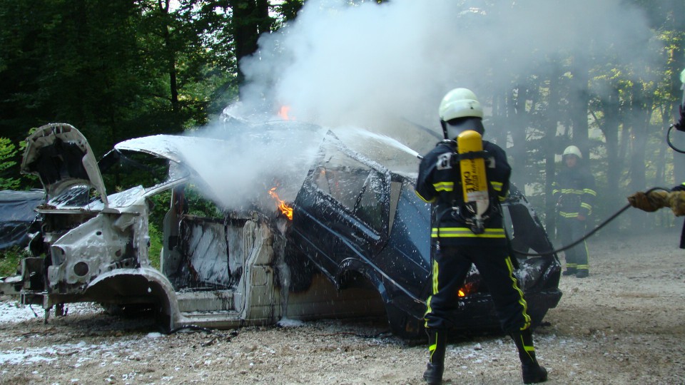 GAŠENJE AVTOMOBILA - foto povečava