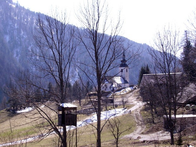 Stara cerkev na jezerskem