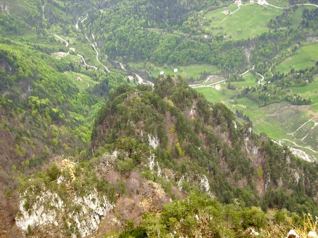 pogled z vrha v dolino