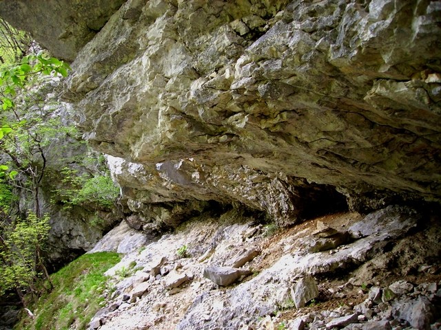 Nad temle pravim spodmolom sem prvič prišla v grapo
