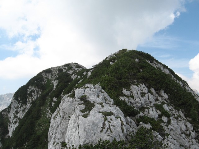 Po grebenu naprej na Travnik