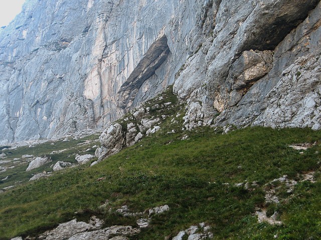 Južna Koglova stena kot jo vidimo sedaj - prehod se začne na oni strani izrazitega skalnot