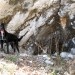 in oddahnem si na travnati polički, ki jo zemeljski plaz še ni odnesel