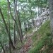 še vedno vodoravno levo obidemo skalovje nad nami