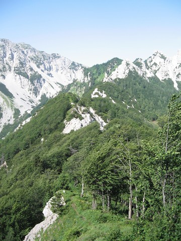 Grebenček naprej od Povne peči