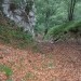 spodaj pa kratek a strm žleb