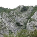 znameniti most imenovan Gnezdo in grebenček desno od njega