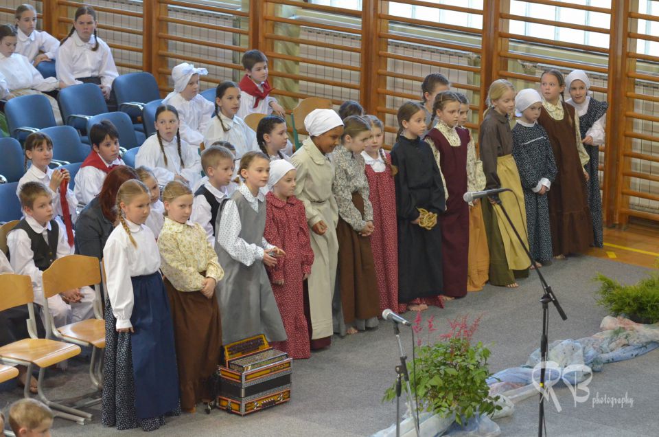 RASTEMO IZ KORENIN - foto povečava