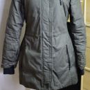 parka Bench, sivo zelene barve, vel.S, cena 50€