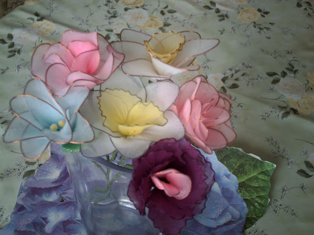Rože iz najlon nogavic - foto