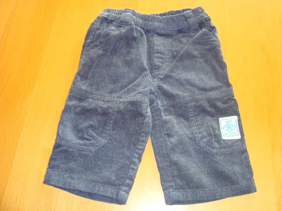 Žametne hlače Little star 2€
