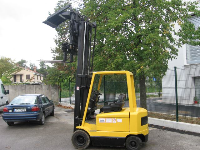 Viličar z vrtljivo glavo hyster električni