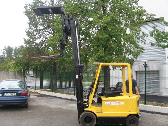 Viličar z vrtljivo glavo hyster električni