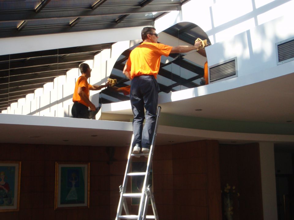 ČIŠČENJE STEKLENE STREHE SAN LORENZO METROPOL 041 615 222