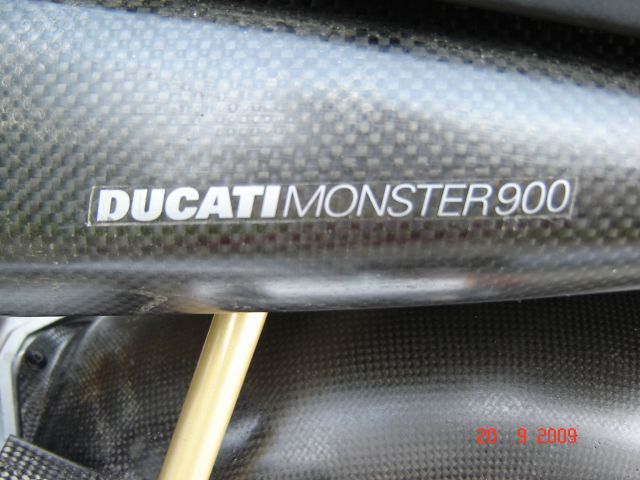 DUCATI MONSTER 900 - foto