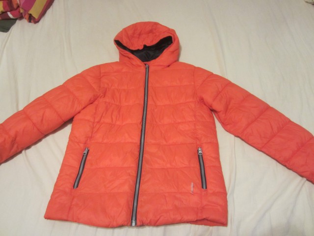 BUNDA RDEČA, 152 - 3 €