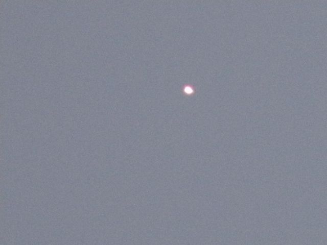 Luna sonce in komet Elanin? - foto
