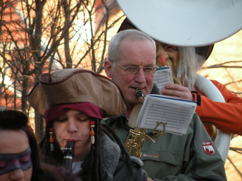 Otroške maškare 2012  - foto povečava