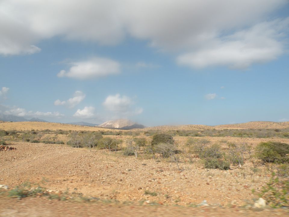 26.2.14 Sokotra - jama - pot do jame in vhod - foto povečava