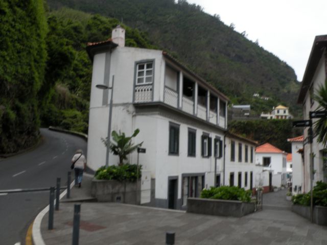 16 Madeira - jama, reka lave - foto