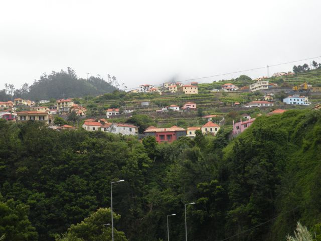 16 Madeira - jama, reka lave - foto