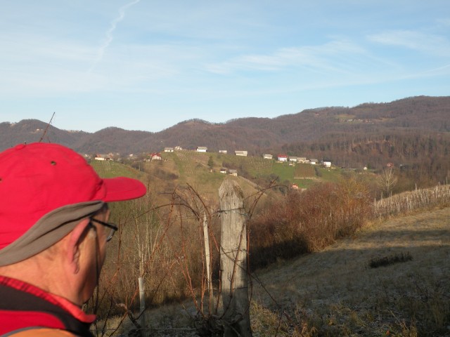 16 Poklek nad blanco - foto