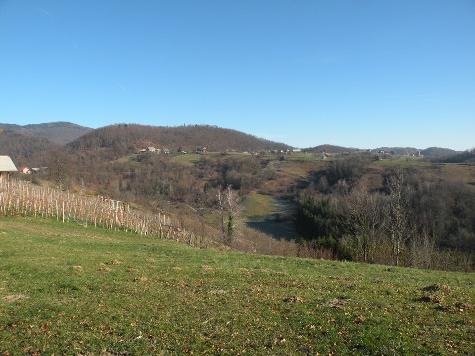 16 Poklek nad blanco - foto povečava