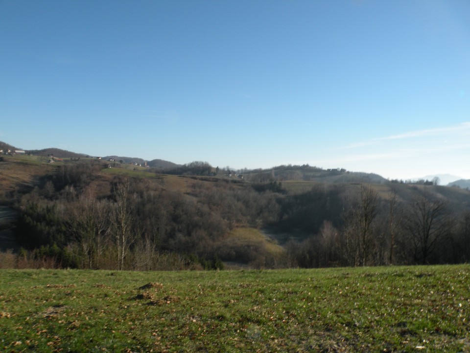 16 Poklek nad blanco - foto povečava