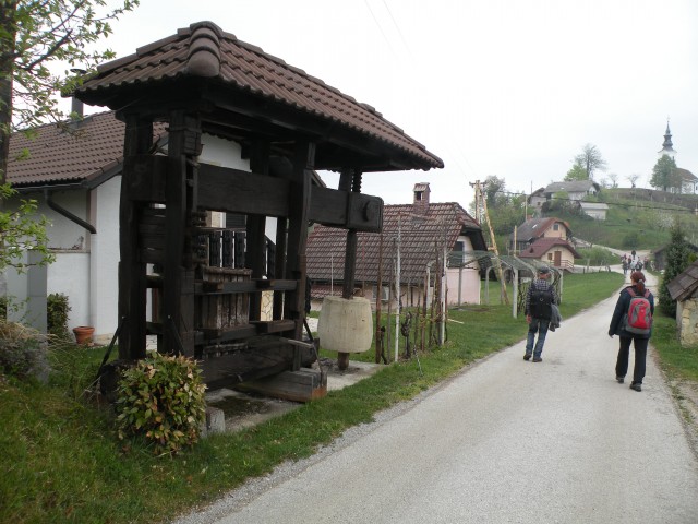 17 Bela cerkev - foto