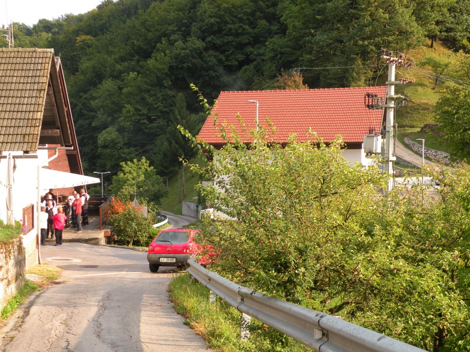 17 Svibno Anina pesem, Arnike - foto povečava