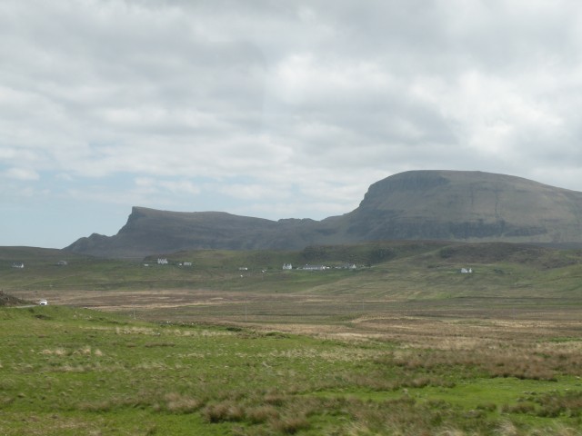Škotska Kilt Rock in Old Mann of Storr - foto