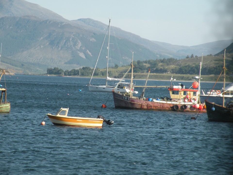 Škotska Stornoway po mestu - trajekt Ulapool - foto povečava