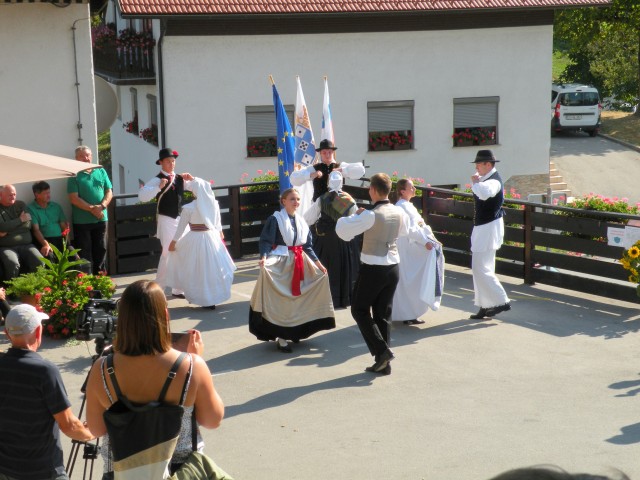 21 Pod Lipo Svibno - foto