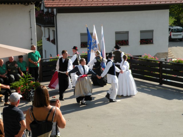 21 Pod Lipo Svibno - foto