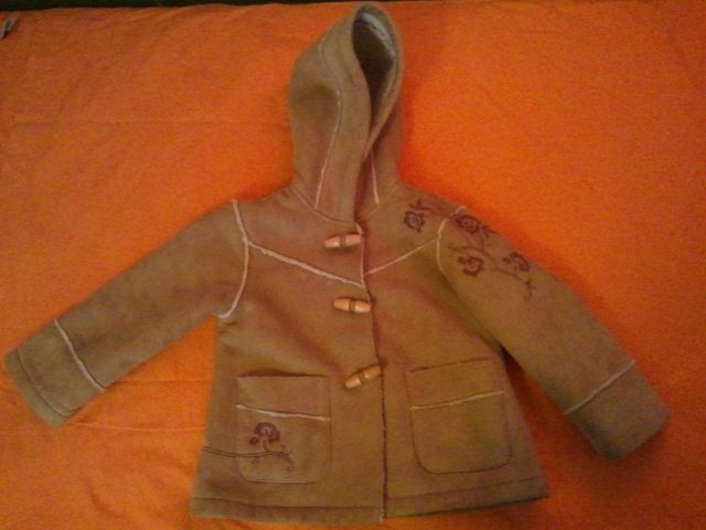 Zelo lep plašč-jaknica, debela, zara 2-3 leta, 12e