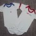 bodi kr. rokav z zanimivim napisom  št- 74/80  4€ komplet