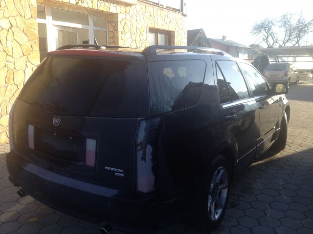 Black cadillac srx - foto