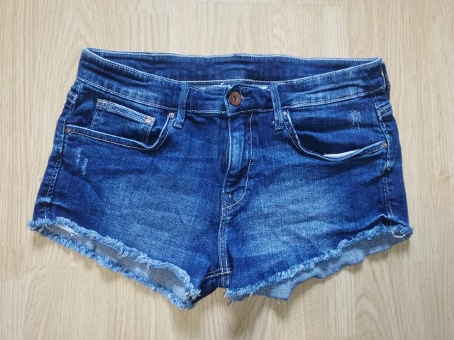 Hm kratke jeans hlače,št. 36