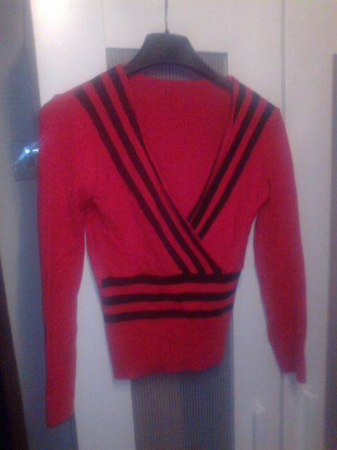 Rdeče črn modni puloverček,XS,3€