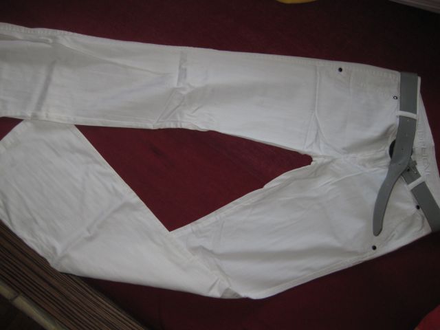 Fishbone bele hlače št. 34