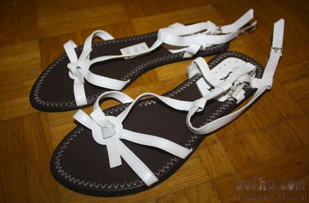 Čevlji - beli sandali št. 36 (novi)