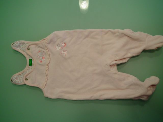 Hlače Benetton, št. 56, 5 €.