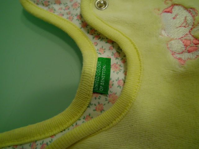 Hlače Benetton, št 62, 5 €.